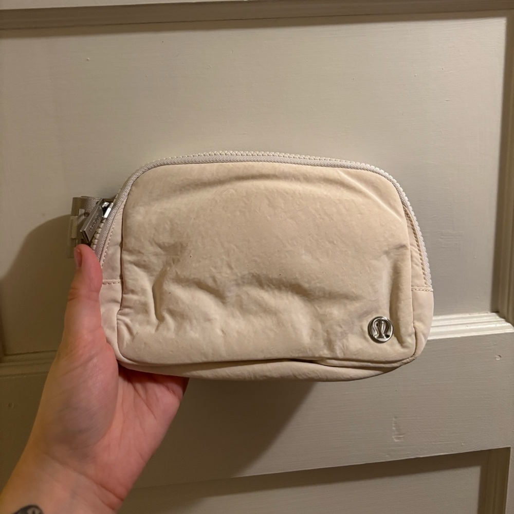 Lululemon everywhere belt bag 1L - wordmark white opal raw linen white